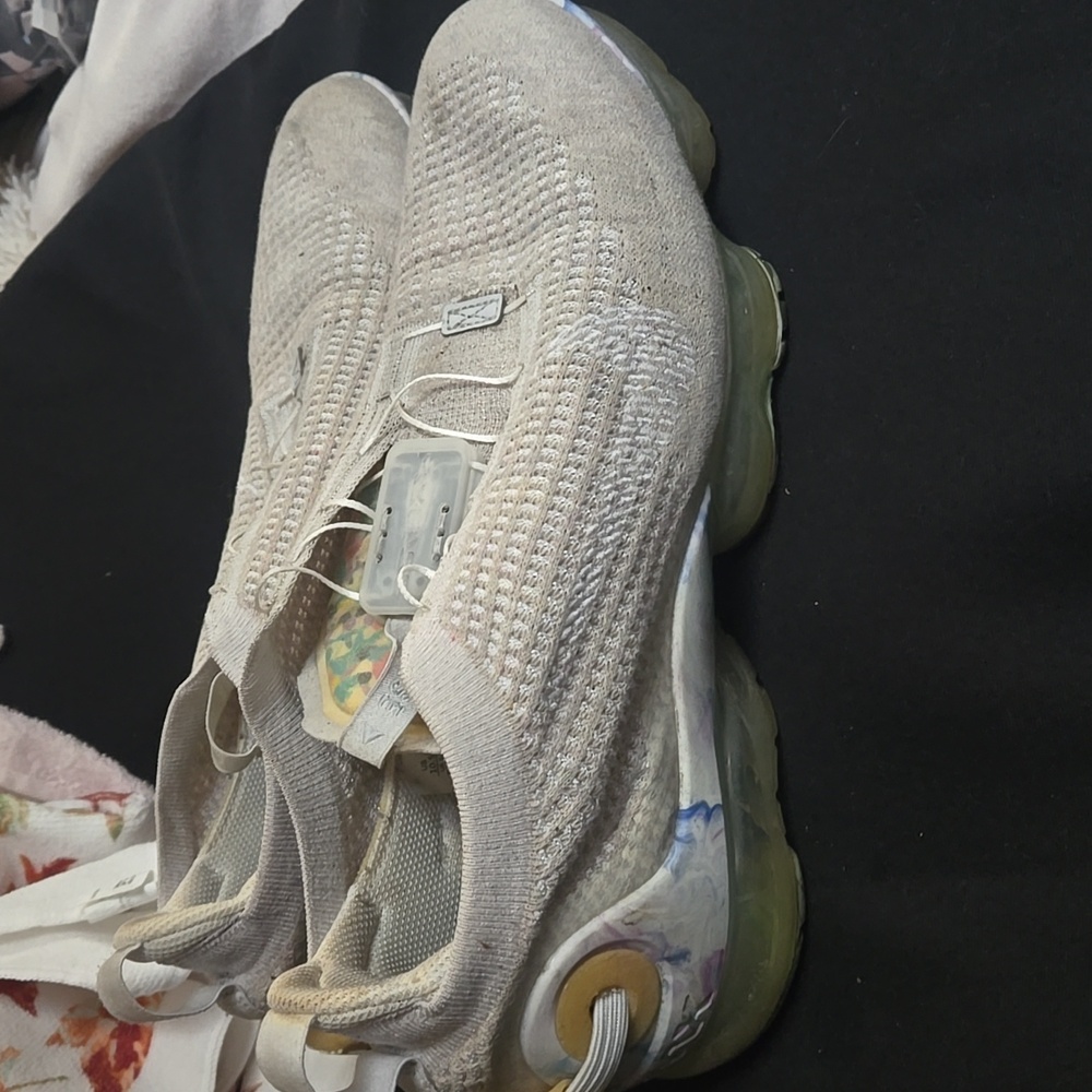 Nike White Sneakers with Stylish Design - Picture 3 of 6